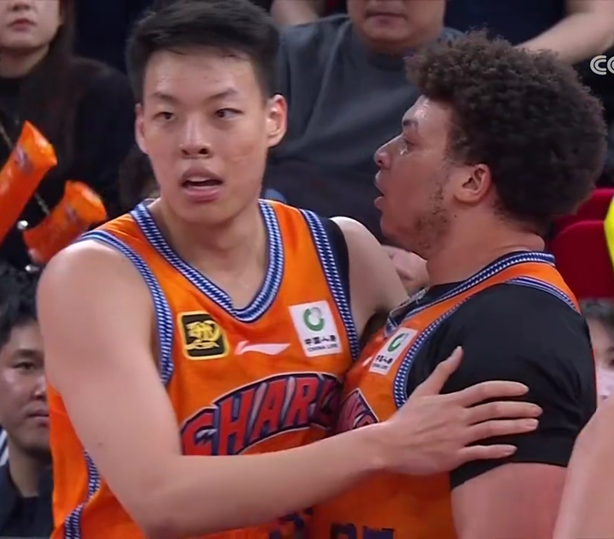 包含上海久事训练开放日，赛前门线救险引欢呼，CBA季后赛在即，资深球员宣示担当的词条-九博体育