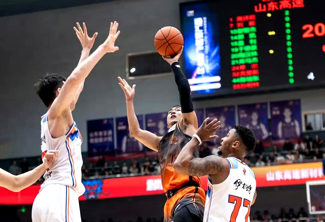 关于NBA季后赛倒计时，山东男篮关键时刻官宣签约，细节引发关注，更衣室稳定，更衣室氛围转暖的信息-九博体育